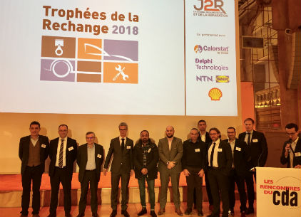 Les lauréats des Trophées de la Rechange 2018 accompagnés des partenaires de l'évènement.