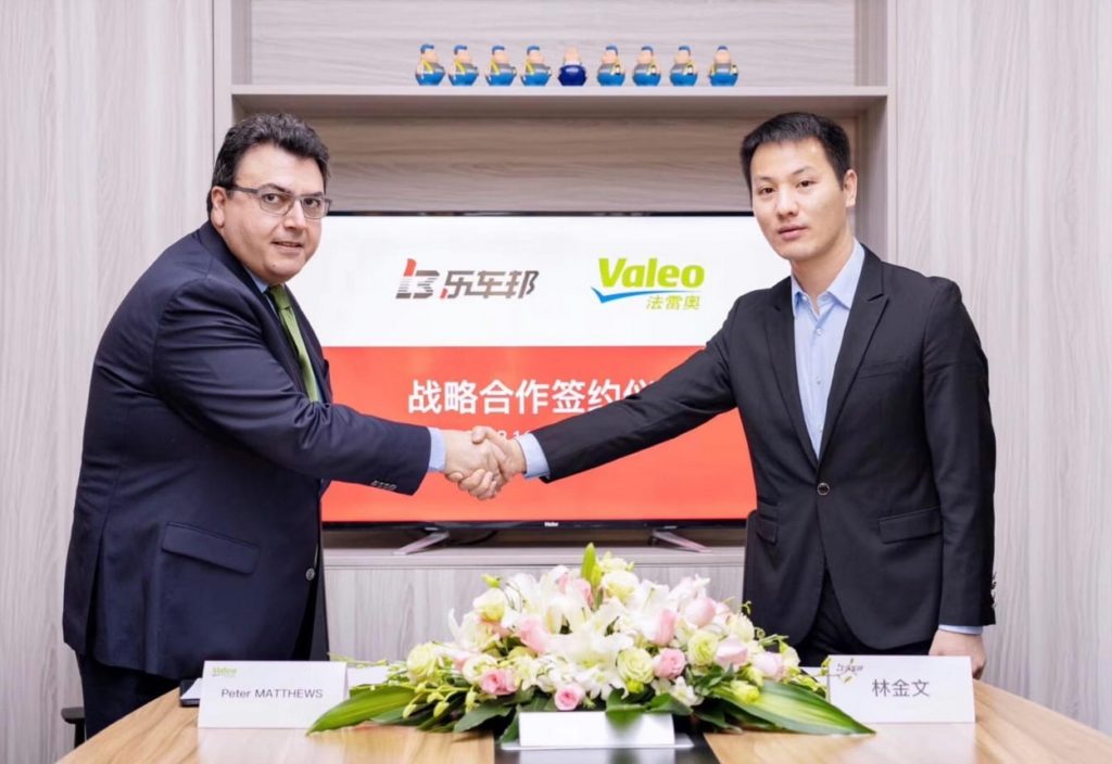 Peter Matthews (directeur régional Asie de Valeo Service) et Lin Jinwen (PDG de LeChebang).