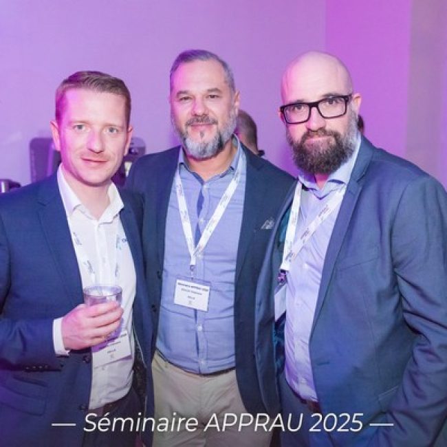 Clément Perrin (directeur des ventes IAM de Hella France),  Stéphane Bouley (responsable grands comptes de Hella France), et Pierre Écorchon (directeur grands comptes de DriV France). ©Apprau