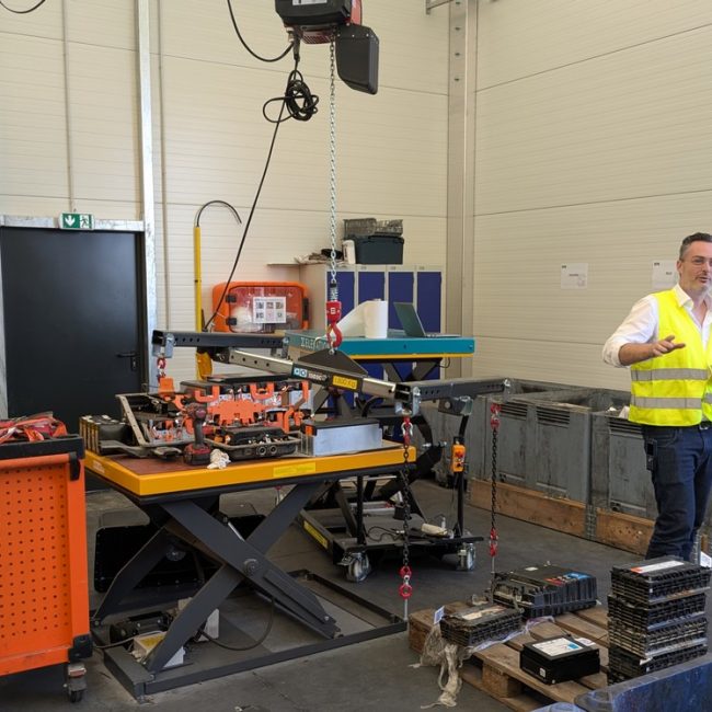 GPA a ouvert l’an dernier un atelier de démantèlement de batteries de véhicules électrifiés pour évaluer sa capacité à décharger les accumulateurs et donner une seconde vie aux modules de cellules. ©J2R 