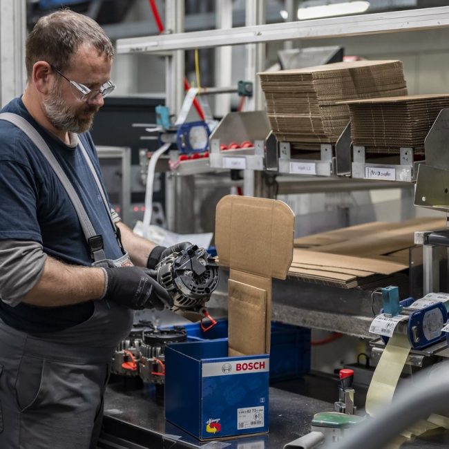 Il faut 3 à 18 mois de travail au service ingénierie de Bosch pour lancer le remanufacturing d’une nouvelle référence. ©Bosch