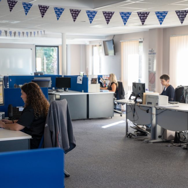 Le centre de relation client traite en moyenne près de 10 000 appels par mois. ©France Pare-Brise